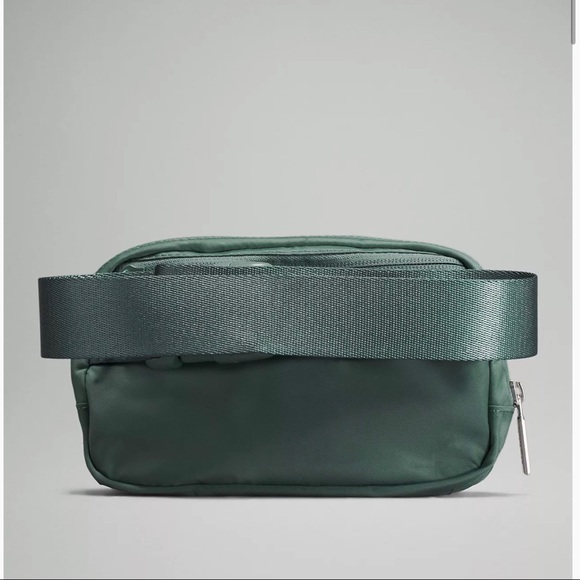 NWT (LAST ONE) Lululemon Everywhere Belt Bag in Tidewater Teal 😍 - Picture 4 of 6